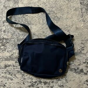 Lululemon 2L belt bag